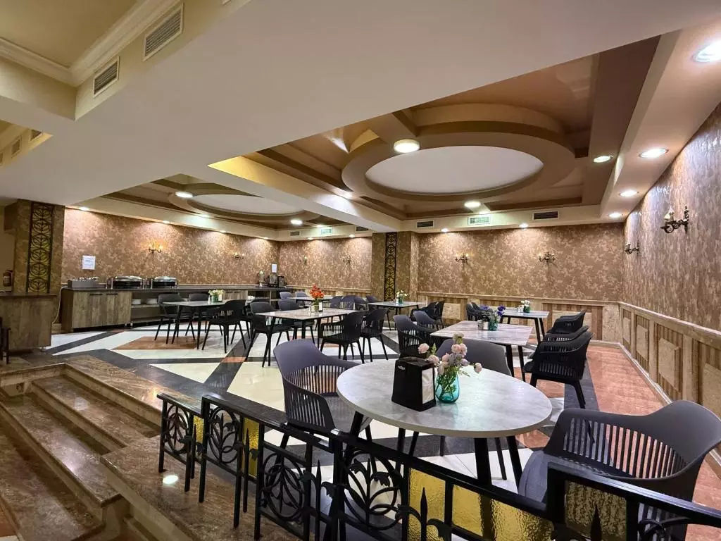 رستوران YEREVAN DELUXE